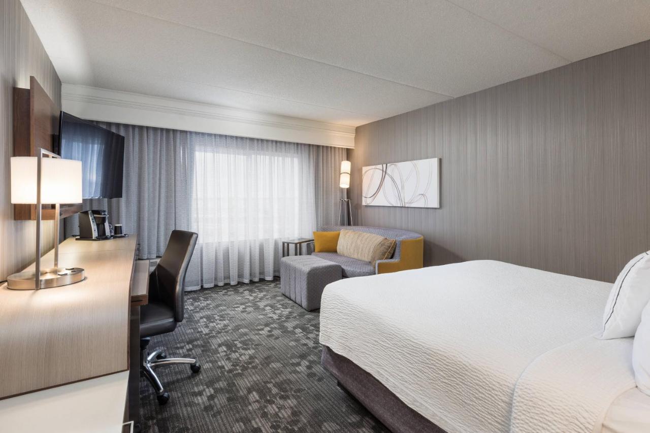 Courtyard By Marriott Toronto Vaughan Exterior photo