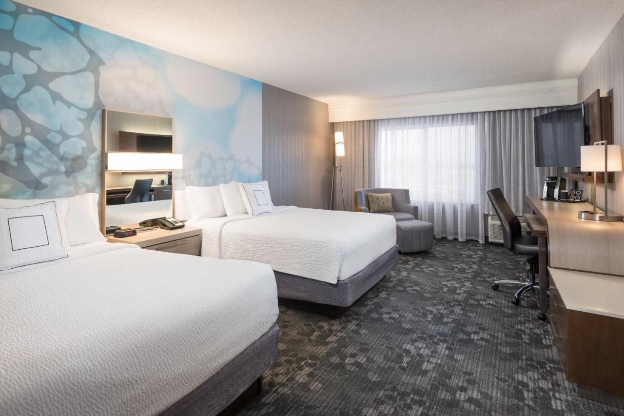 Courtyard By Marriott Toronto Vaughan Exterior photo