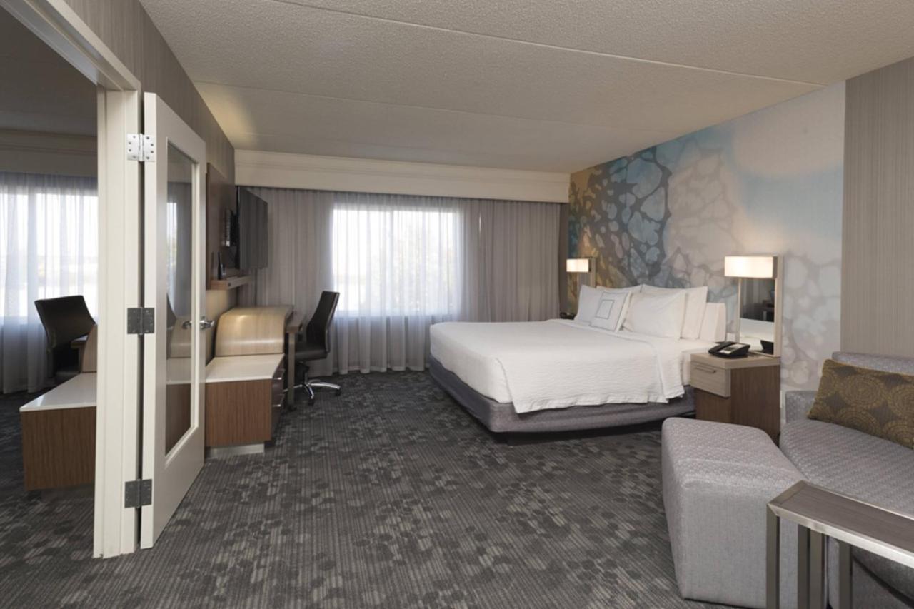 Courtyard By Marriott Toronto Vaughan Exterior photo