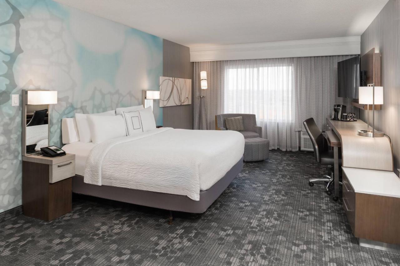 Courtyard By Marriott Toronto Vaughan Exterior photo