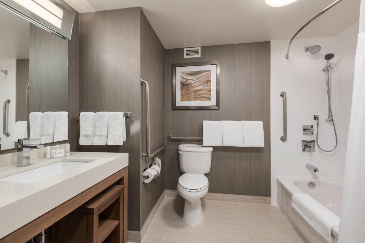 Courtyard By Marriott Toronto Vaughan Exterior photo