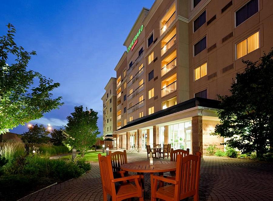 Courtyard By Marriott Toronto Vaughan Exterior photo