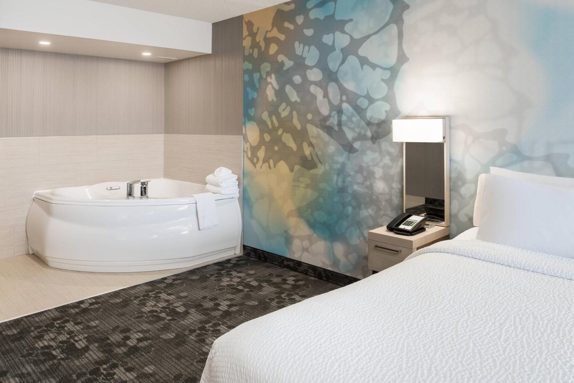 Courtyard By Marriott Toronto Vaughan Exterior photo