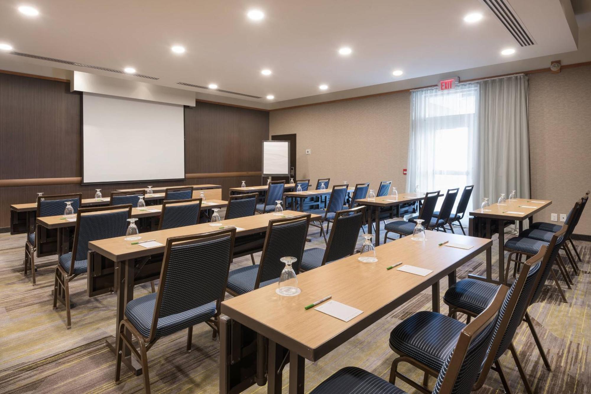 Courtyard By Marriott Toronto Vaughan Exterior photo