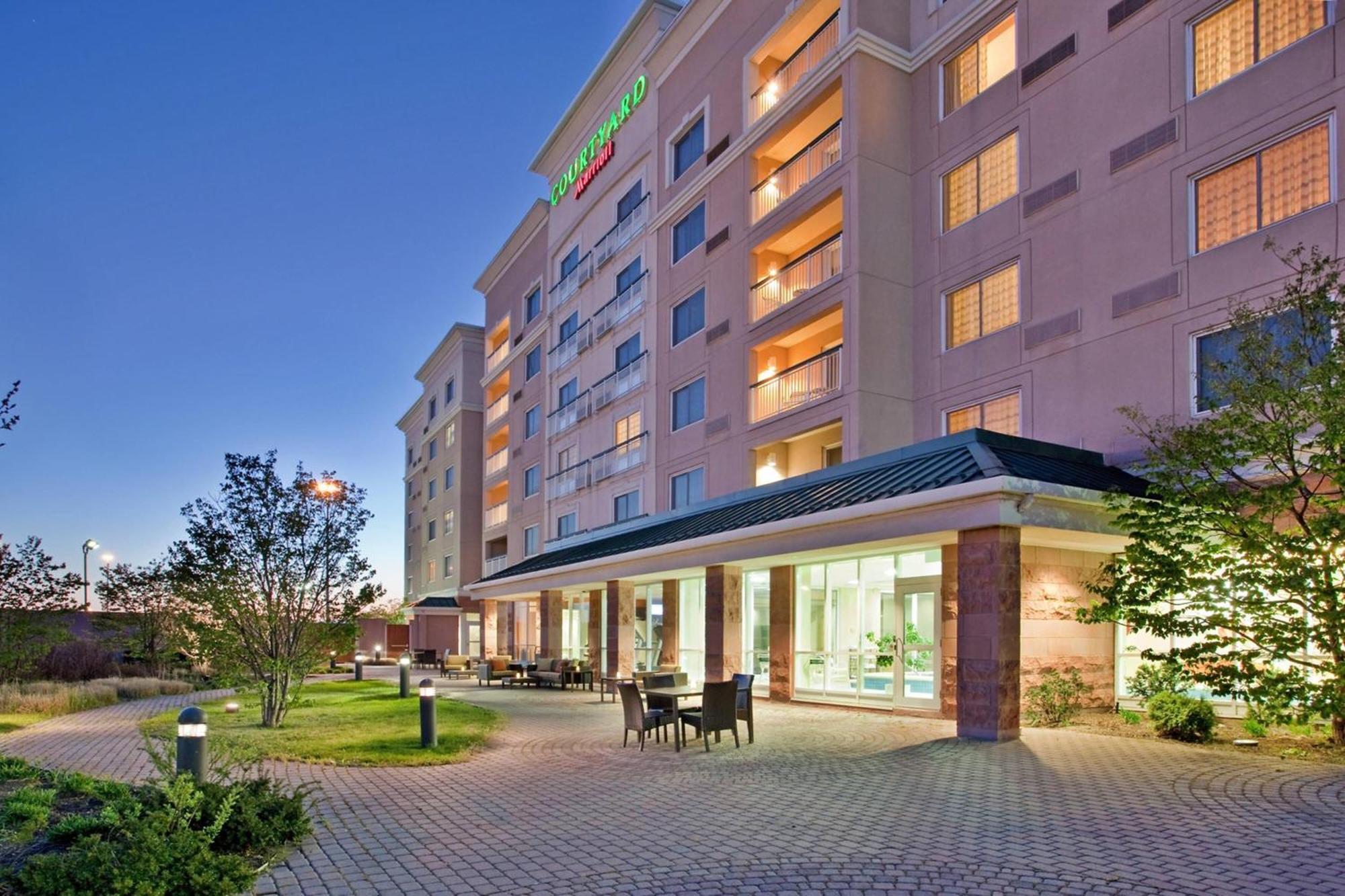 Courtyard By Marriott Toronto Vaughan Exterior photo