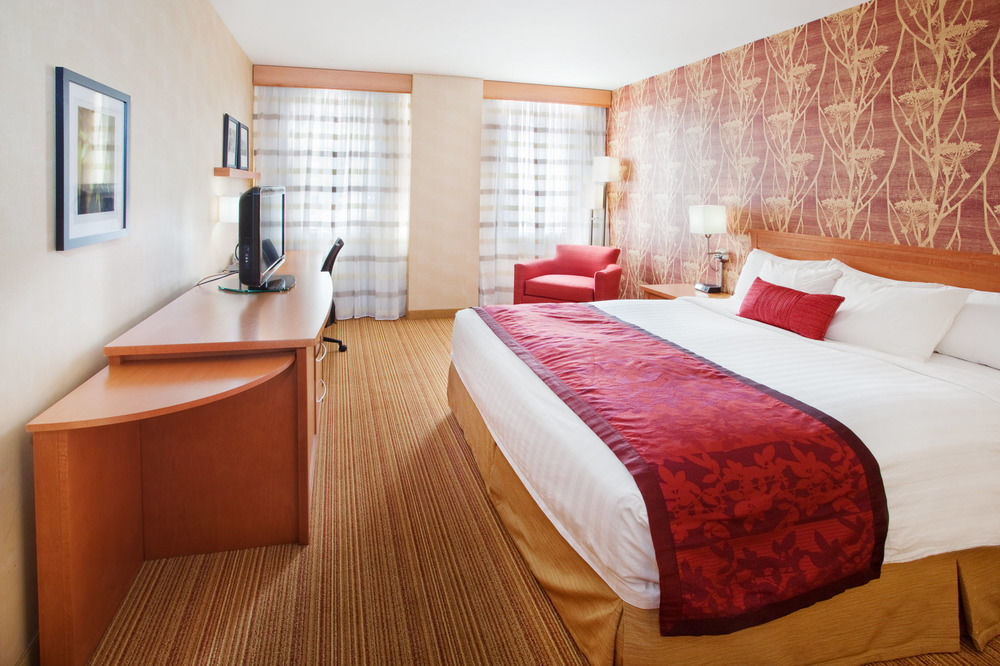 Courtyard By Marriott Toronto Vaughan Exterior photo