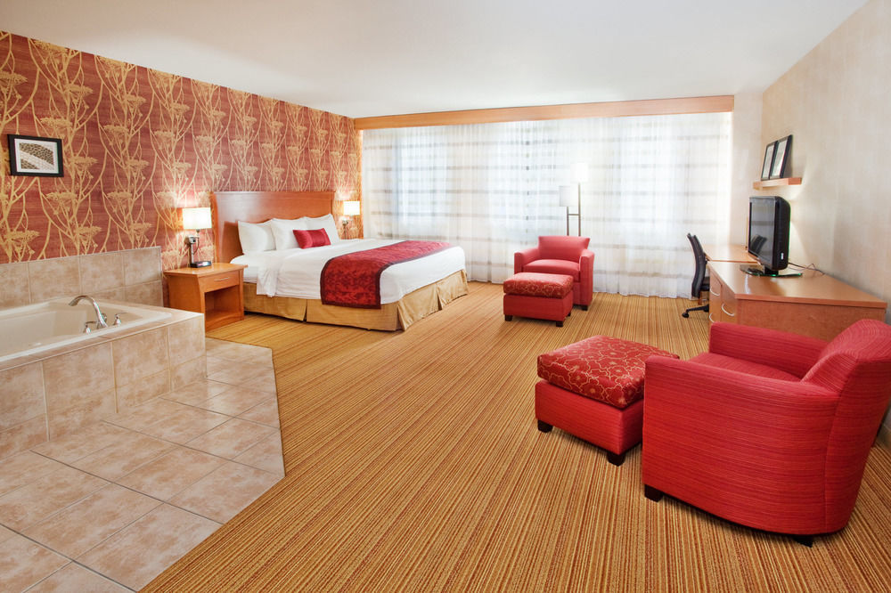 Courtyard By Marriott Toronto Vaughan Exterior photo