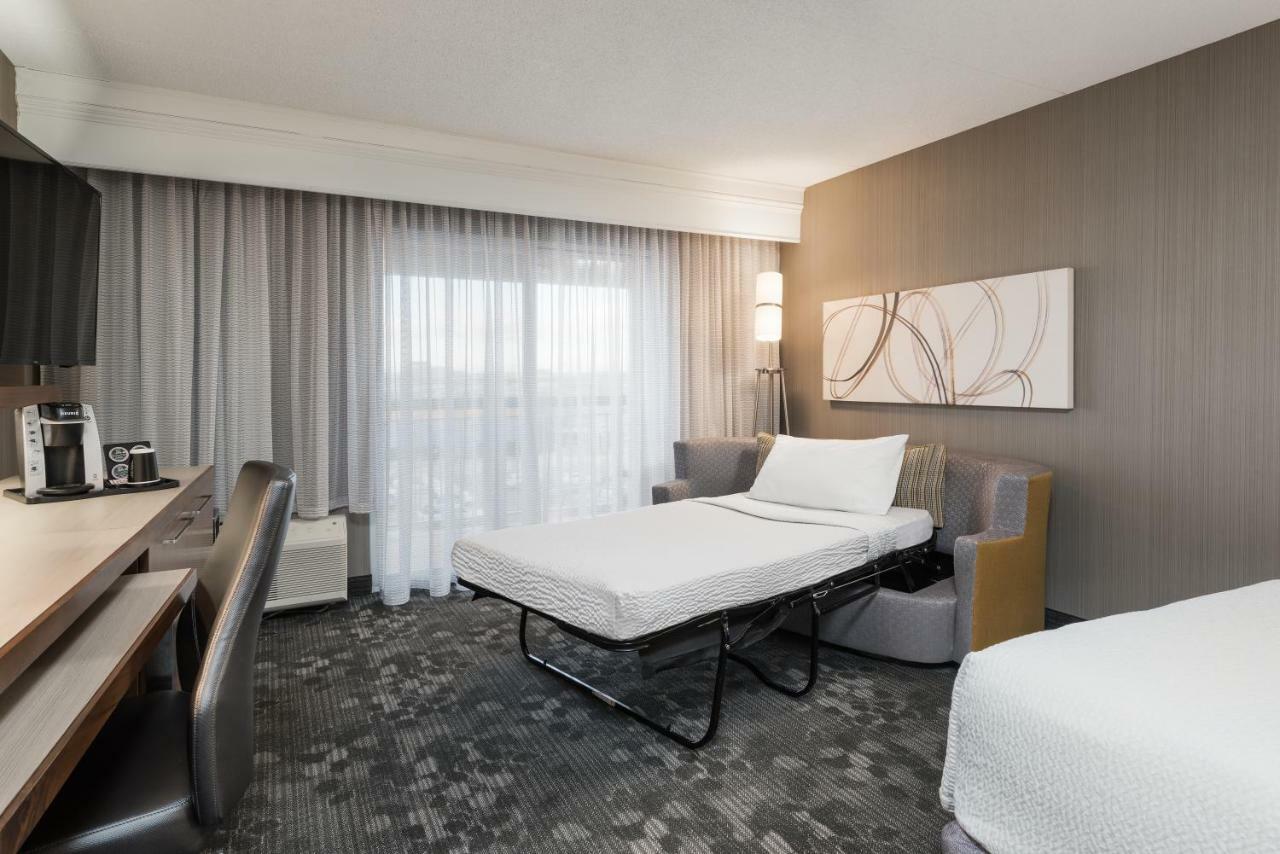 Courtyard By Marriott Toronto Vaughan Exterior photo