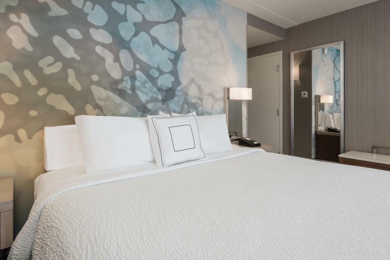 Courtyard By Marriott Toronto Vaughan Exterior photo