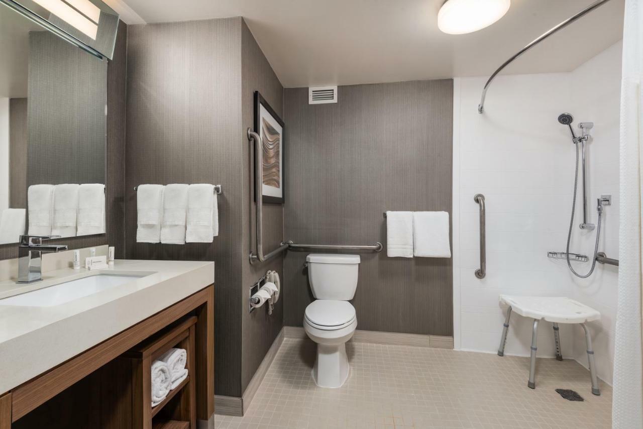Courtyard By Marriott Toronto Vaughan Exterior photo