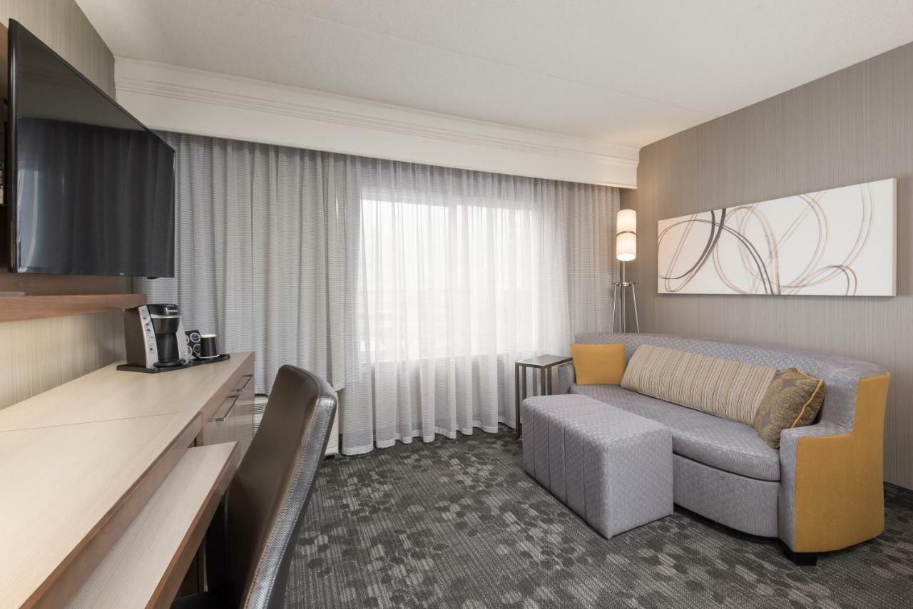 Courtyard By Marriott Toronto Vaughan Exterior photo